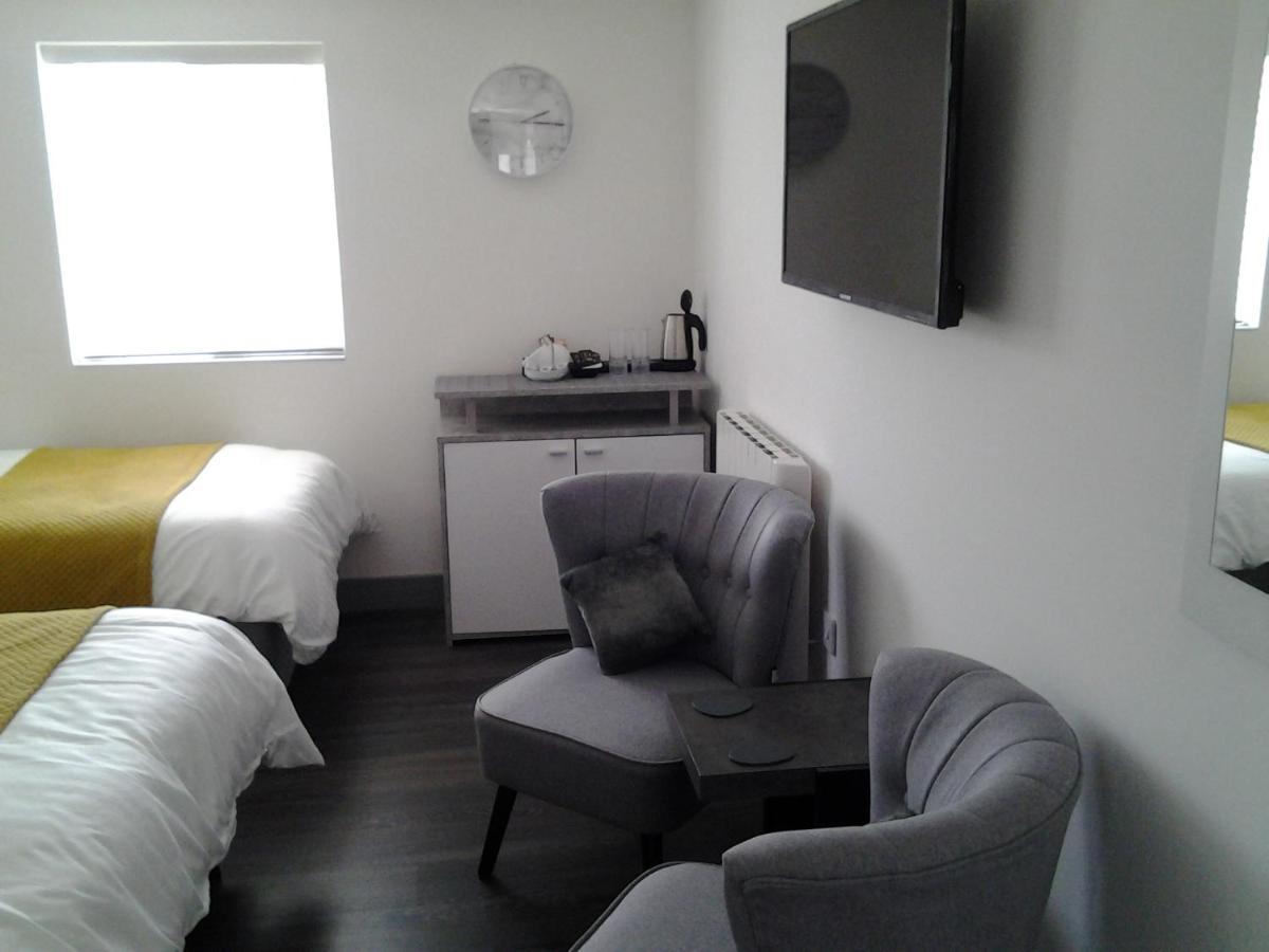 Lady Charlotte Guest Rooms Triple Rooms Dowlais Buitenkant foto
