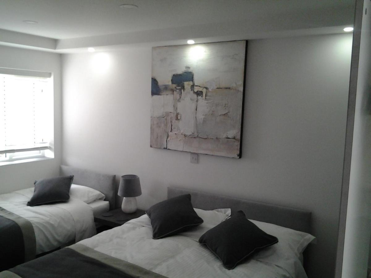 Lady Charlotte Guest Rooms Triple Rooms Dowlais Buitenkant foto