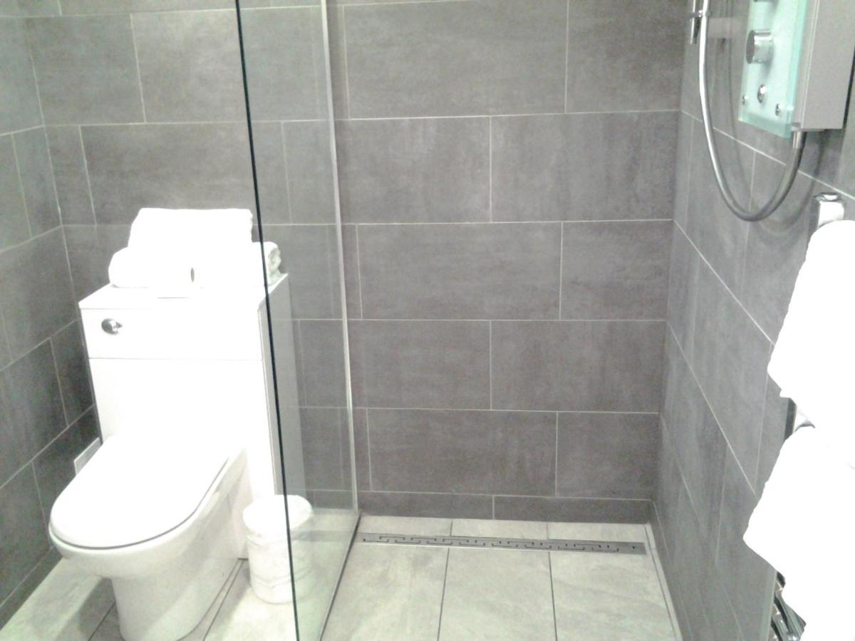 Lady Charlotte Guest Rooms Triple Rooms Dowlais Buitenkant foto