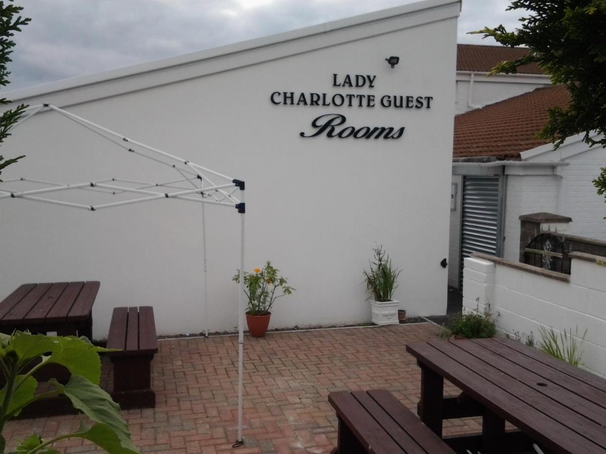 Lady Charlotte Guest Rooms Triple Rooms Dowlais Buitenkant foto