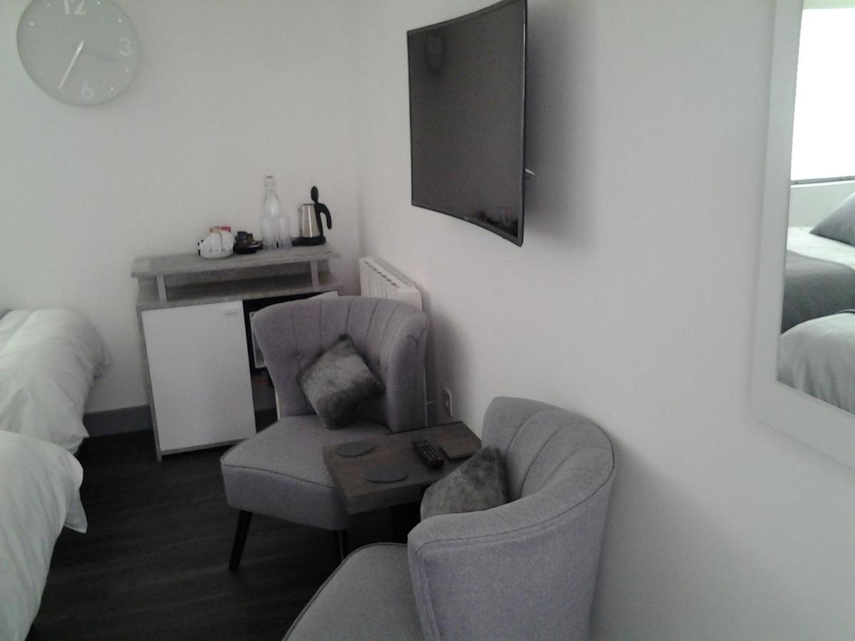 Lady Charlotte Guest Rooms Triple Rooms Dowlais Buitenkant foto