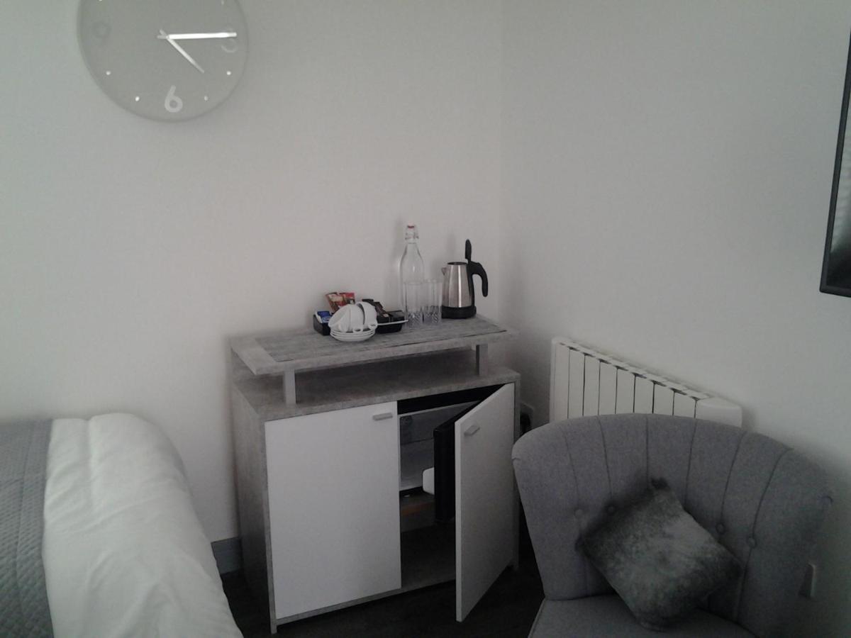 Lady Charlotte Guest Rooms Triple Rooms Dowlais Buitenkant foto