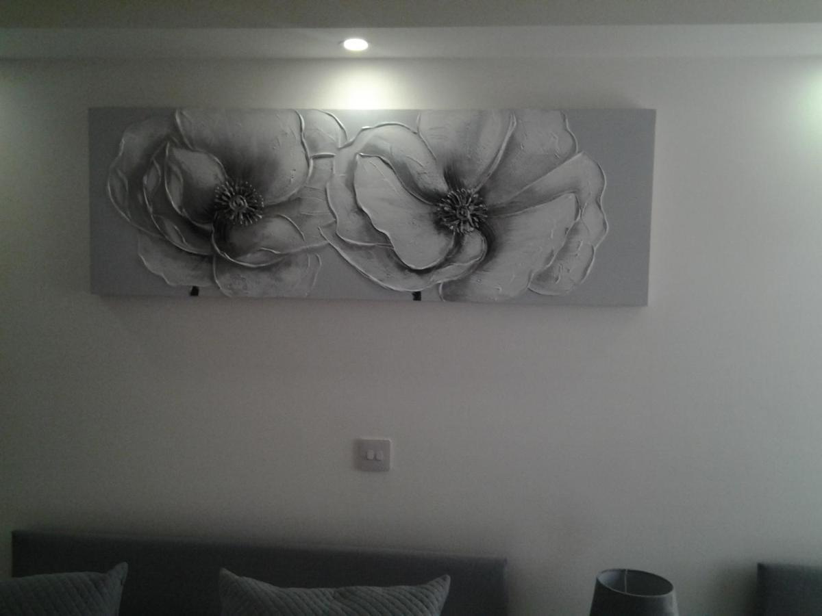 Lady Charlotte Guest Rooms Triple Rooms Dowlais Buitenkant foto