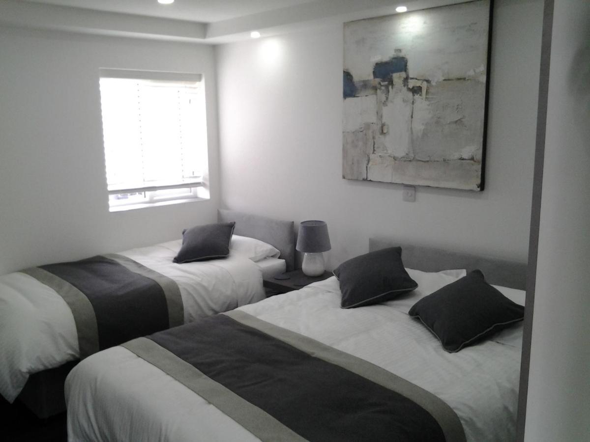 Lady Charlotte Guest Rooms Triple Rooms Dowlais Buitenkant foto