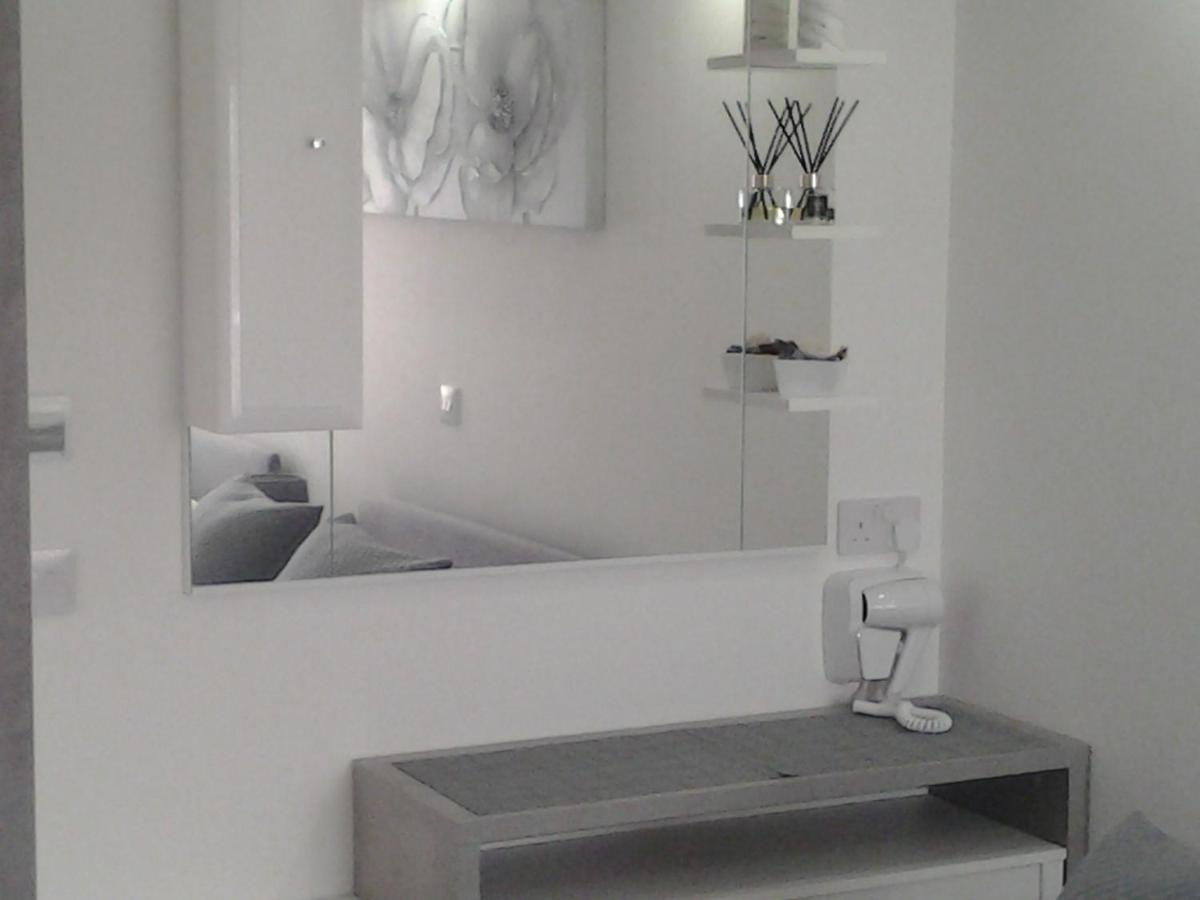 Lady Charlotte Guest Rooms Triple Rooms Dowlais Buitenkant foto