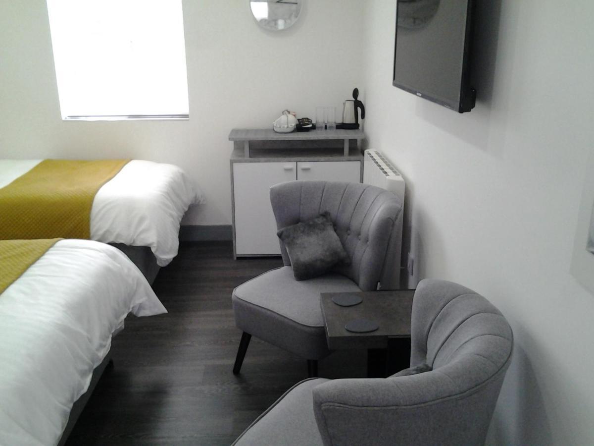 Lady Charlotte Guest Rooms Triple Rooms Dowlais Buitenkant foto