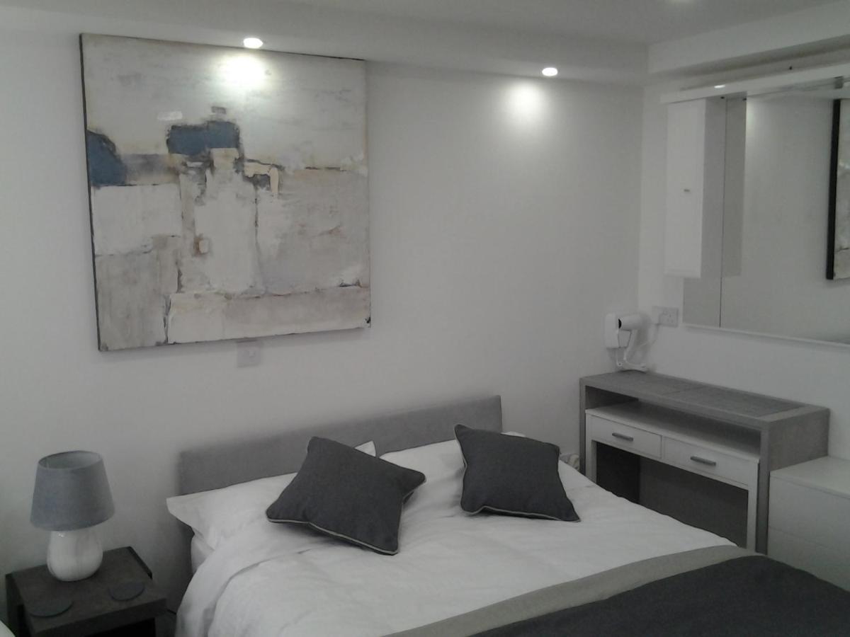 Lady Charlotte Guest Rooms Triple Rooms Dowlais Buitenkant foto